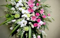 Thornhill Market Florist, funeral flowers, sympathy flowers, cascet sprays, funeral wreathes, floral arrangements, hand tied bouquets, wedding and corporate florals, plants, floral design seminars, weekly flowers in Thornhill and Toronto